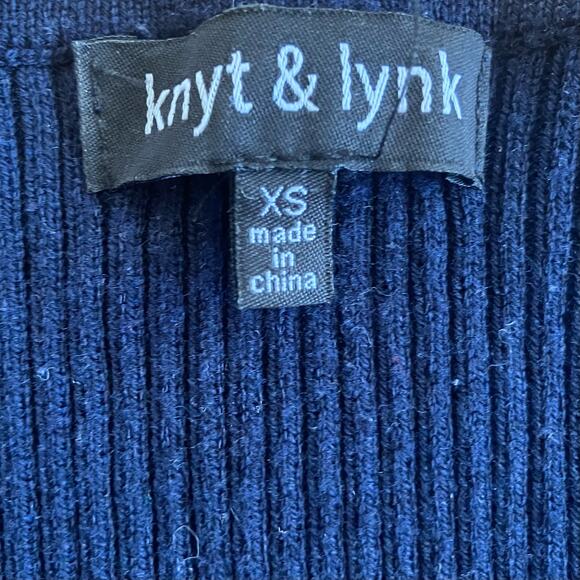 Blue bell sleeve stretchy sweater V neck ribbed knit buttons Knyt & Lynk preppy - Picture 6 of 6